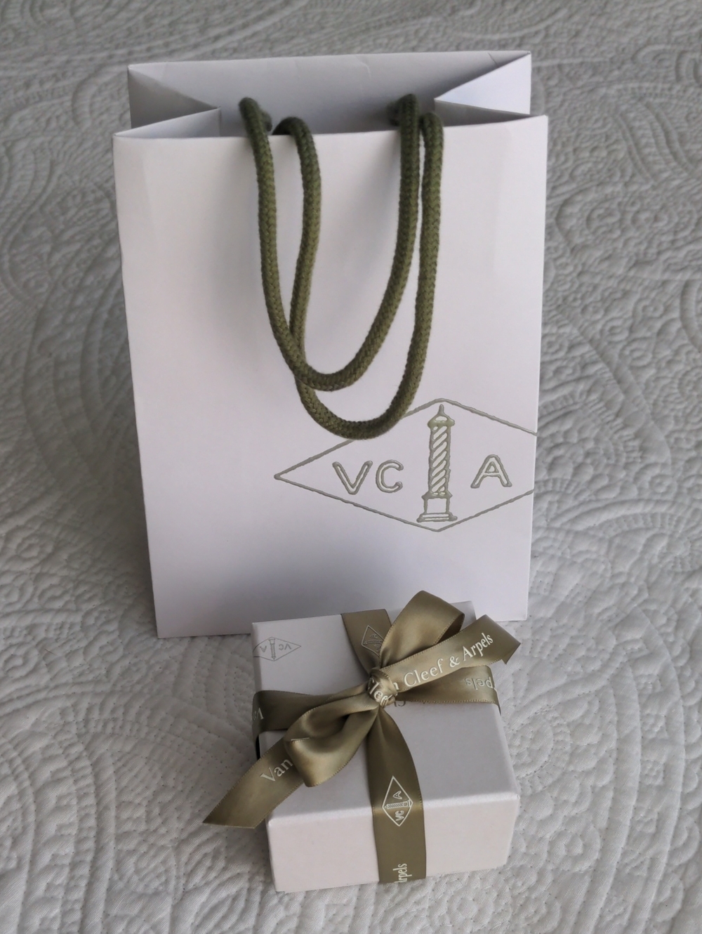Van Cleef & Arpels Jewelry Box + Shopping Bag